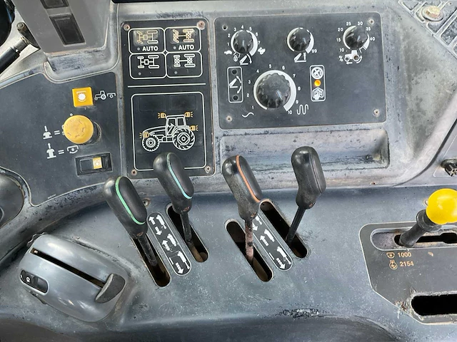 2003 new holland tm175 vierwielaangedreven landbouwtractor - afbeelding 16 van  29