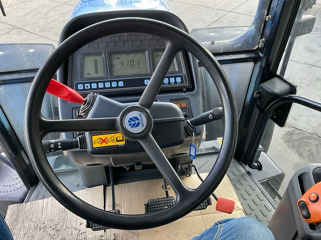 2003 new holland tm175 vierwielaangedreven landbouwtractor - afbeelding 25 van  32