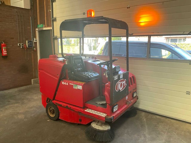 2003 rcm r mille d diesel zelfrijdende veegmachine - afbeelding 6 van  10