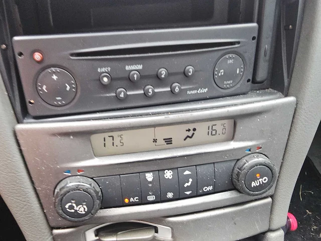 2003 renault laguna 1.8-16v elective - afbeelding 18 van  25
