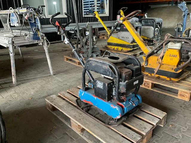 2003 revo nemaco eva 22b trilplaat - afbeelding 1 van  7