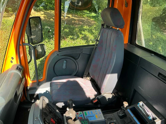 2003 unimog mercedes u300 vrachtwagen - afbeelding 25 van  39