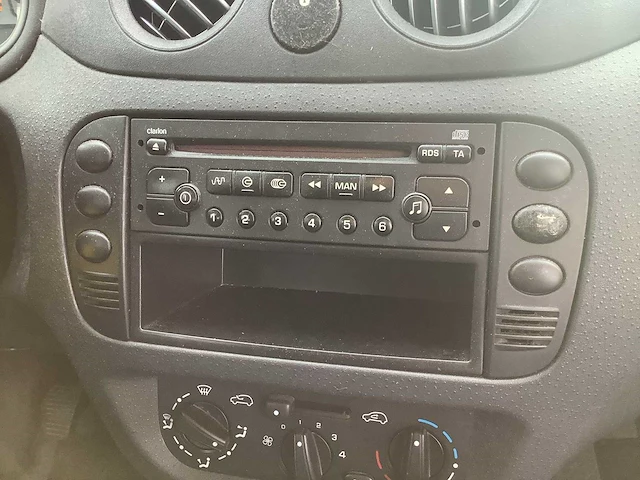 2004 - citroen - c2 - 1.1i ligne prestige - personenauto - afbeelding 2 van  13