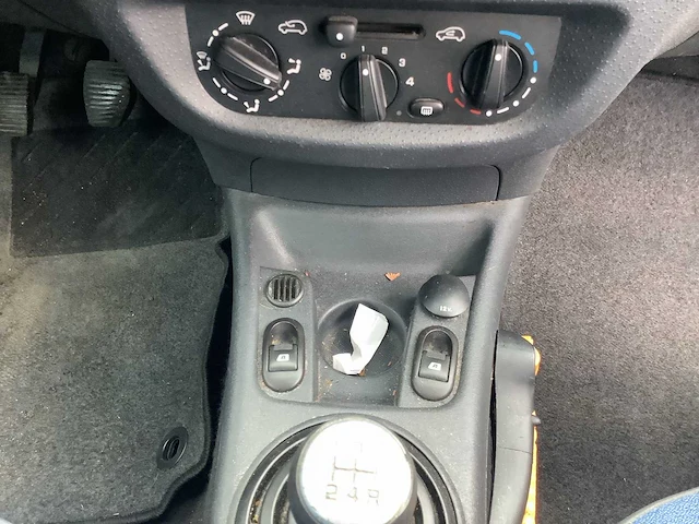 2004 - citroen - c2 - 1.1i ligne prestige - personenauto - afbeelding 3 van  13