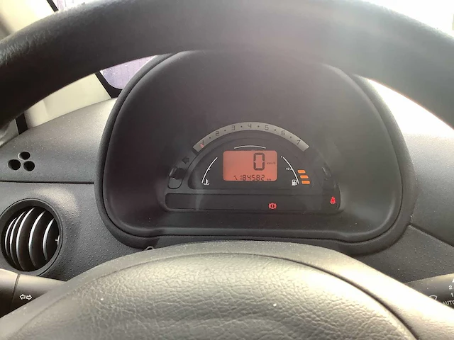 2004 - citroen - c2 - 1.1i ligne prestige - personenauto - afbeelding 4 van  13