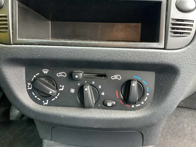 2004 - citroen - c2 - 1.1i ligne prestige - personenauto - afbeelding 13 van  13