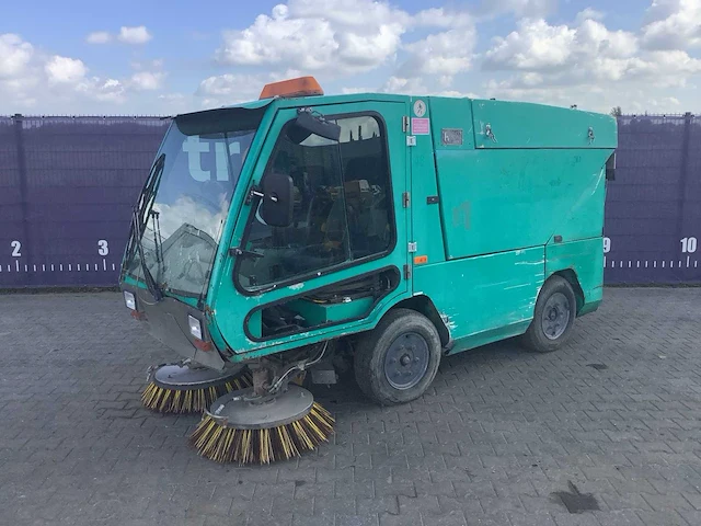 2004 - hofmans - hmf 214 - straatveegmachine - afbeelding 1 van  13