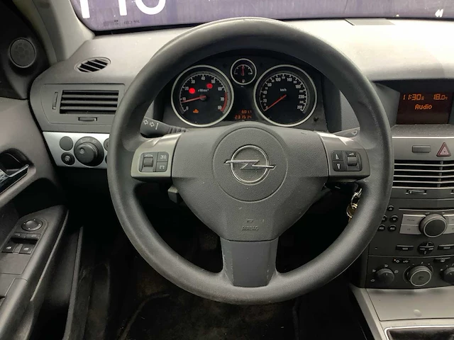 2004 - opel - astra - 1.4 enjoy - personenauto - afbeelding 2 van  13