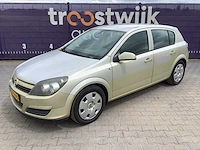 2004 - opel - astra - 1.4 enjoy - personenauto - afbeelding 1 van  13
