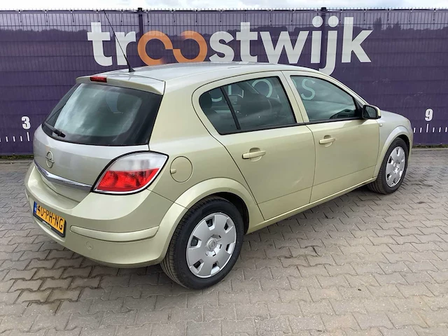 2004 - opel - astra - 1.4 enjoy - personenauto - afbeelding 8 van  13