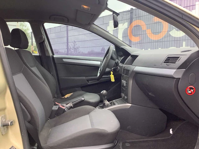2004 - opel - astra - 1.4 enjoy - personenauto - afbeelding 9 van  13