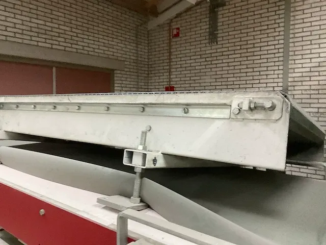 2004 adam maschinenbau kunstofkettenband, ausfrichter mit gutband beweegbare bransportband - afbeelding 7 van  19