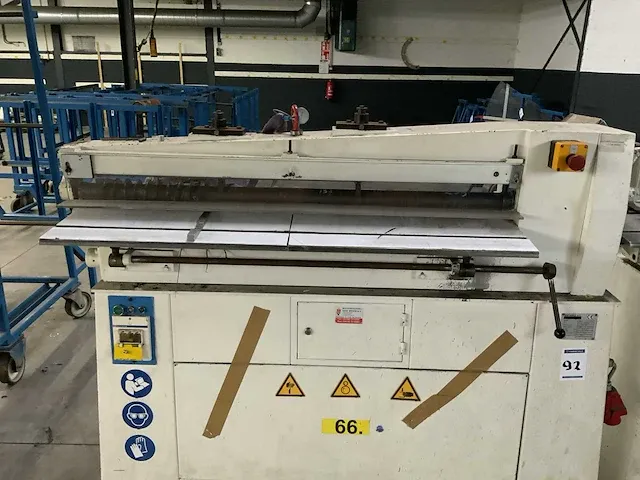 2004 antaris tagliastriscf l 1200 strokensnijmachine - afbeelding 2 van  4
