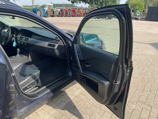 2004 bmw 5-serie touring 525i executive personenauto - afbeelding 13 van  24