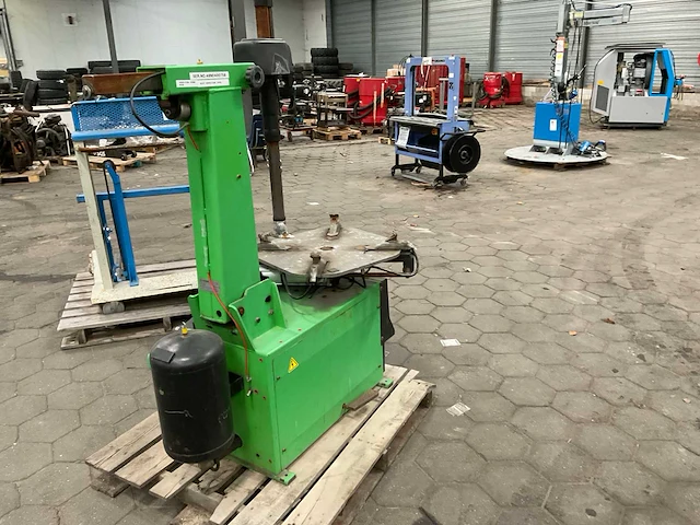 2004 cemb b335gt banden de-en montageapparaat - afbeelding 4 van  8