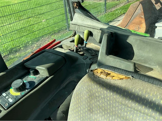 2004 claas nectis237ve vierwielaangedreven landbouwtractor - afbeelding 13 van  36