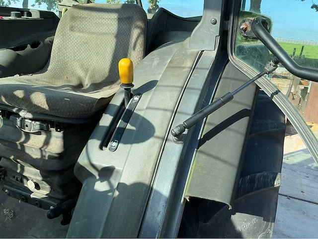 2004 claas nectis237ve vierwielaangedreven landbouwtractor - afbeelding 18 van  36
