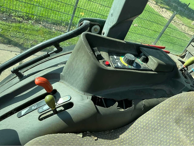2004 claas nectis237ve vierwielaangedreven landbouwtractor - afbeelding 25 van  36