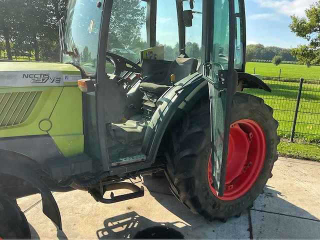 2004 claas nectis237ve vierwielaangedreven landbouwtractor - afbeelding 29 van  36