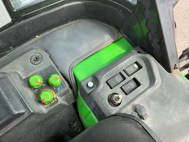 2004 deutz-fahr agrocompact f80 smalspoor- en compacttractor - afbeelding 36 van  46