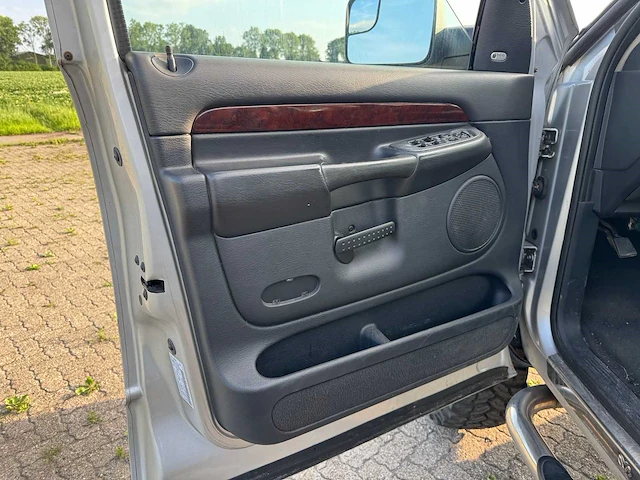 2004 dodge ram 2500 cummins - afbeelding 13 van  30