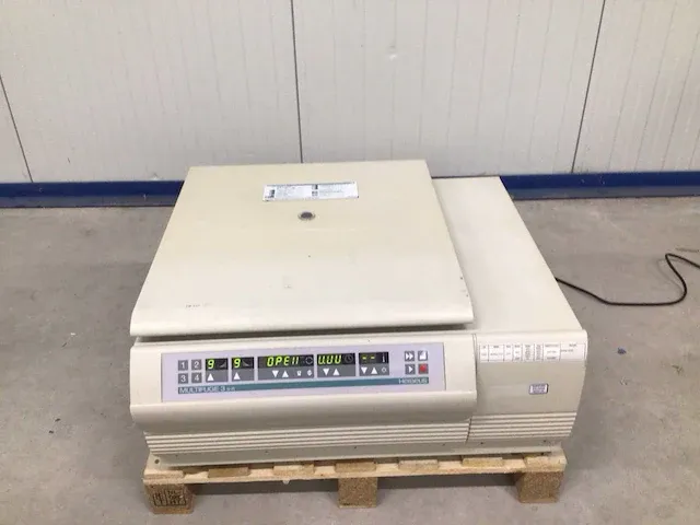 2004 heraeus multifuge 3s-r overige medische apparatuur - afbeelding 1 van  3