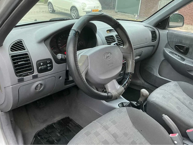 2004 hyundai accent personenauto - afbeelding 7 van  28