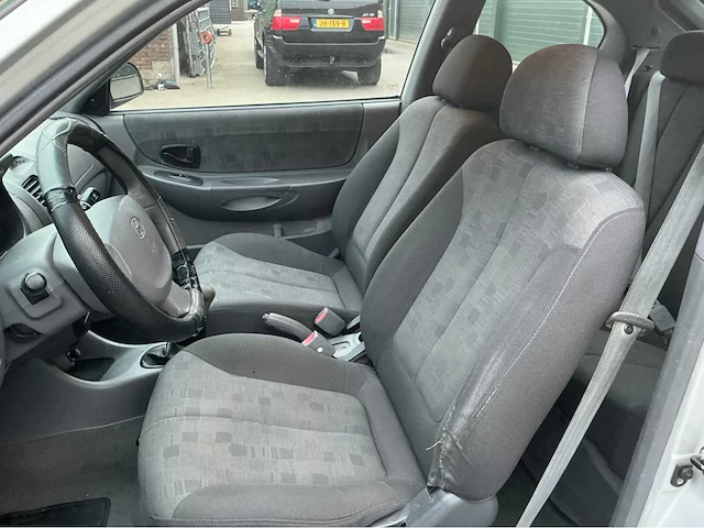 2004 hyundai accent personenauto - afbeelding 8 van  28
