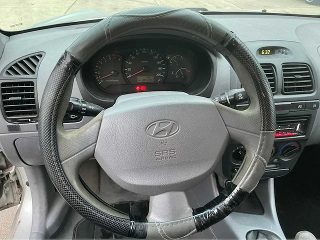 2004 hyundai accent personenauto - afbeelding 9 van  28
