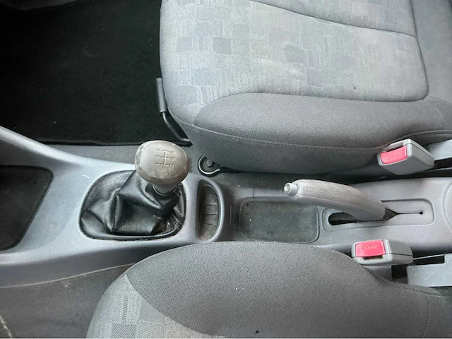 2004 hyundai accent personenauto - afbeelding 13 van  28