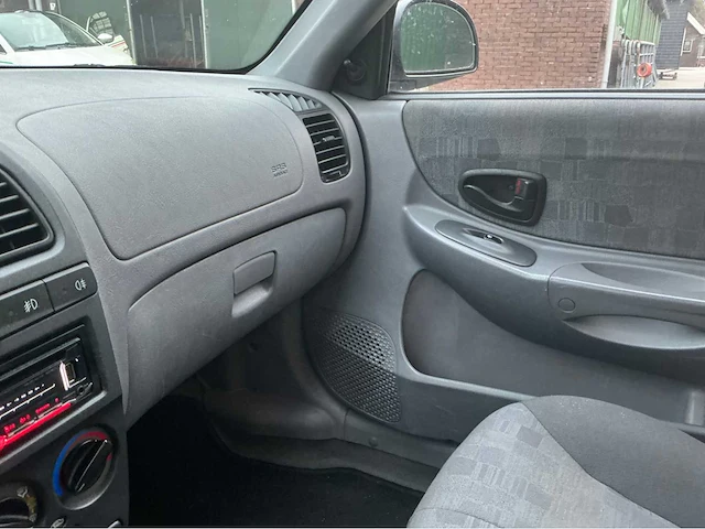 2004 hyundai accent personenauto - afbeelding 14 van  28
