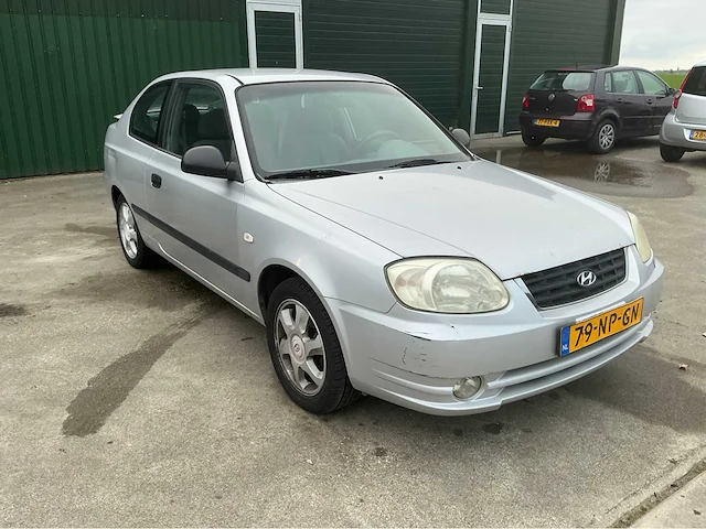 2004 hyundai accent personenauto - afbeelding 12 van  28