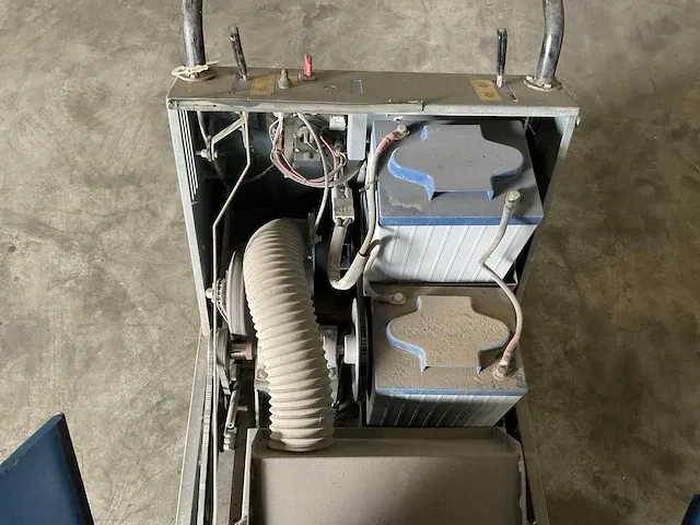 2004 isal pb90et vloerreiniger - afbeelding 7 van  8