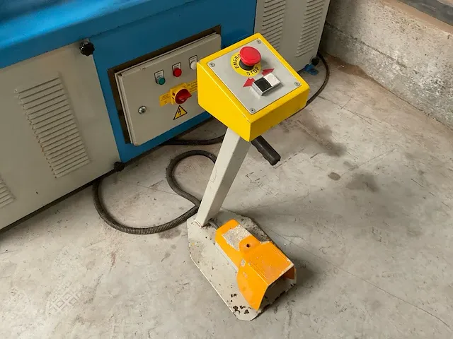 2004 isitan idk 3.5 rondsnijmachine - afbeelding 6 van  7