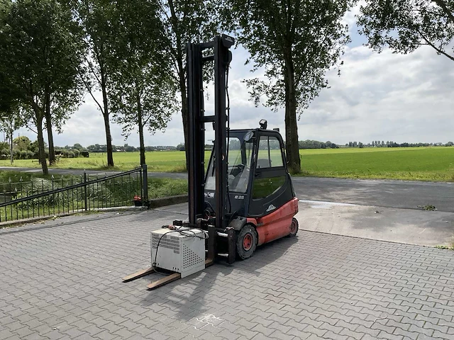 2004 linde e25-02 vorkheftruck - afbeelding 12 van  26