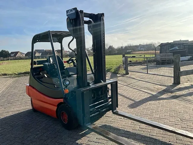 2004 linde e30-02 vorkheftruck - afbeelding 14 van  18
