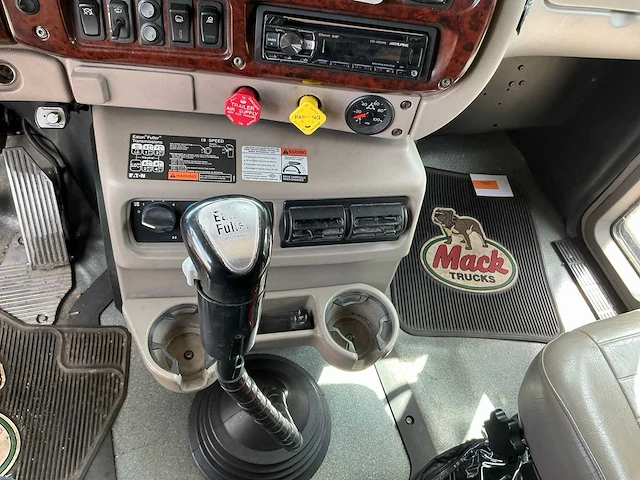 2004 mack vision vrachtwagen - afbeelding 64 van  100