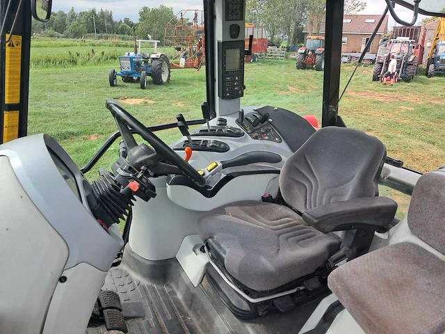 2004 massey ferguson 6480 vierwielaangedreven landbouwtractor - afbeelding 6 van  19