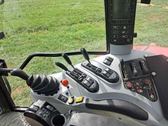 2004 massey ferguson 6480 vierwielaangedreven landbouwtractor - afbeelding 8 van  19