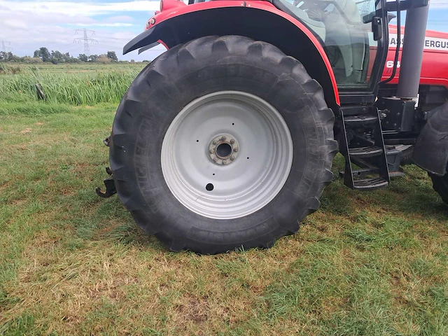 2004 massey ferguson 6480 vierwielaangedreven landbouwtractor - afbeelding 18 van  19