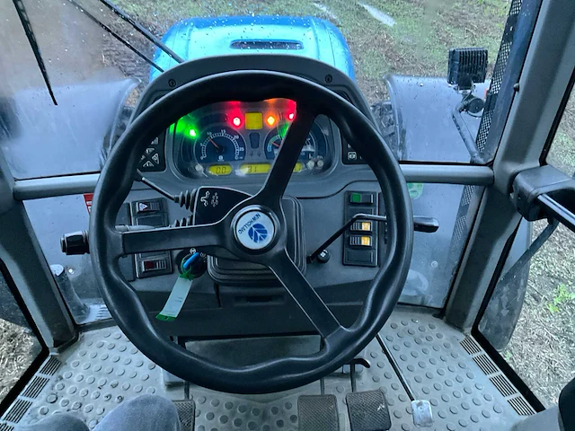 2004 new holland tvt 170 vierwielaangedreven landbouwtractor - afbeelding 4 van  29