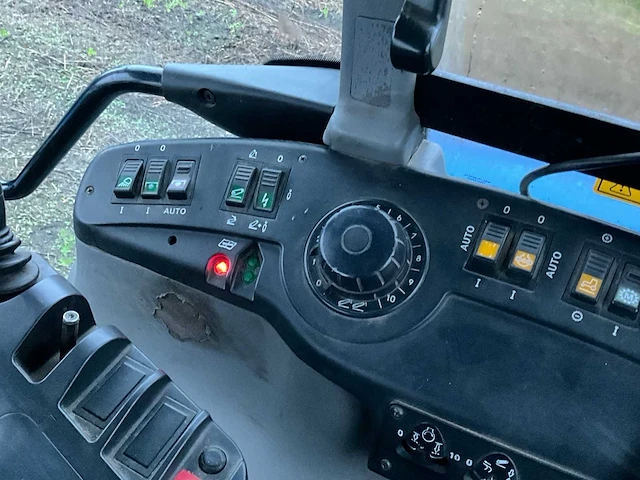 2004 new holland tvt 170 vierwielaangedreven landbouwtractor - afbeelding 7 van  29