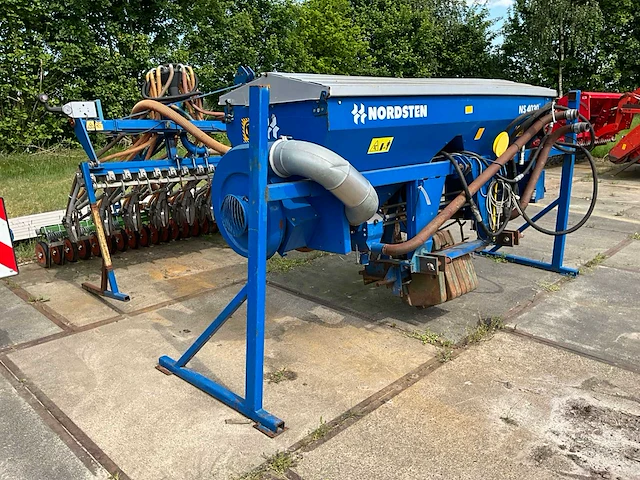2004 nordsten ns4030 hyd 24 erm pneumatische zaaibalk + fronttank - afbeelding 6 van  13