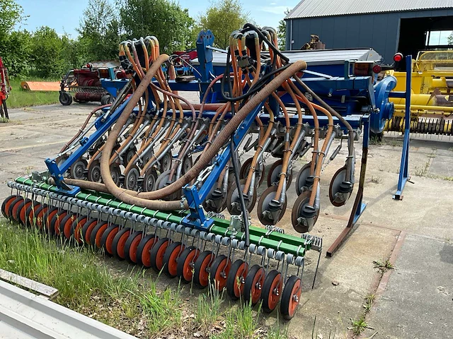 2004 nordsten ns4030 hyd 24 erm pneumatische zaaibalk + fronttank - afbeelding 7 van  13