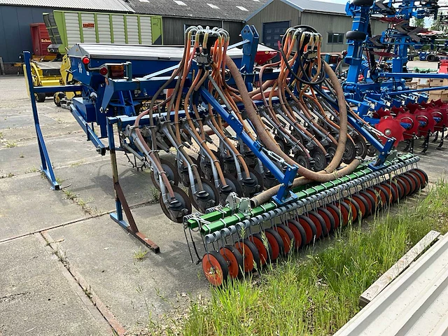2004 nordsten ns4030 hyd 24 erm pneumatische zaaibalk + fronttank - afbeelding 8 van  13