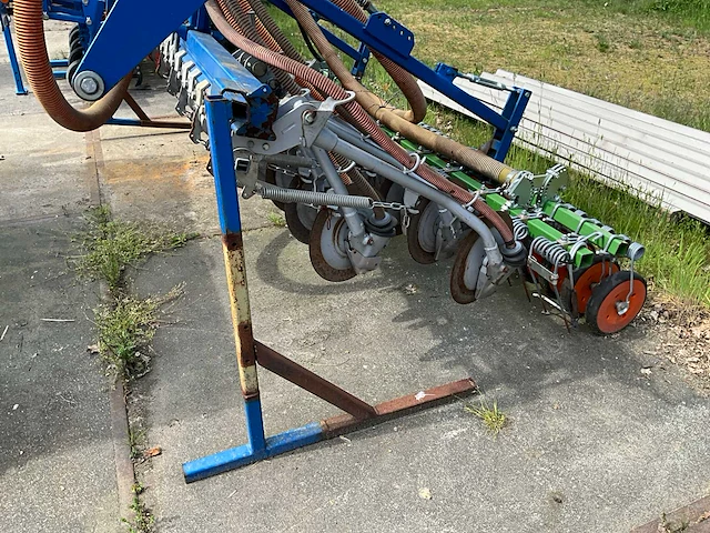 2004 nordsten ns4030 hyd 24 erm pneumatische zaaibalk + fronttank - afbeelding 12 van  13