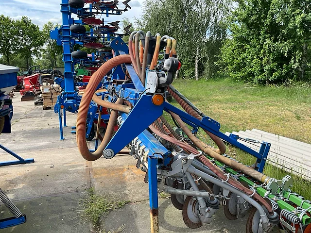 2004 nordsten ns4030 hyd 24 erm pneumatische zaaibalk + fronttank - afbeelding 13 van  13