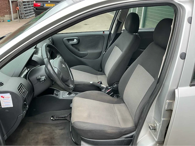 2004 opel corsa personenauto - afbeelding 2 van  18
