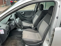2004 opel corsa personenauto - afbeelding 2 van  18
