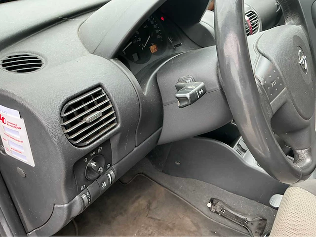 2004 opel corsa personenauto - afbeelding 4 van  18